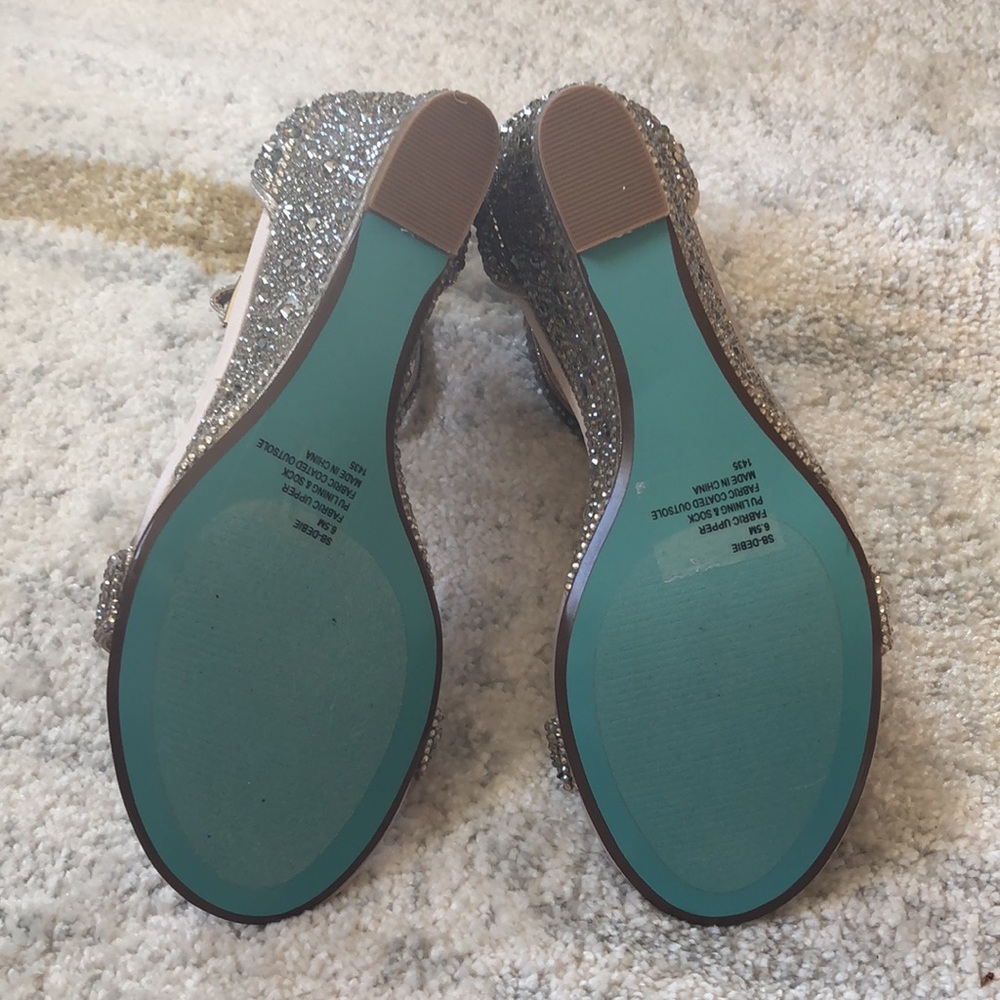 NWOB Betsey Johnson Debie Wedge Sandals - Picture 7 of 7